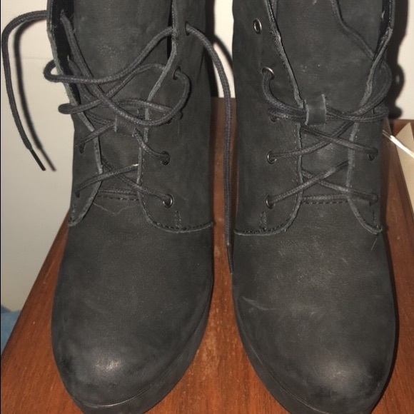 Chunky heels. - Picture 2 of 2